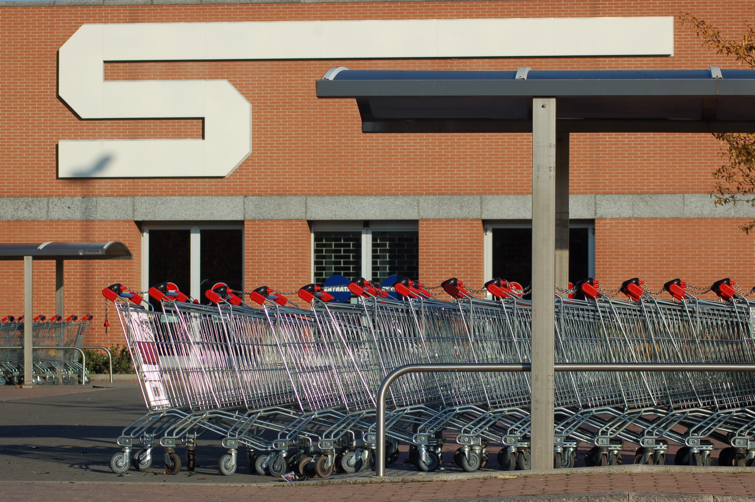Sesto - Carrello Esselunga abbandonato? - CI PENSIAMO  NOI.!