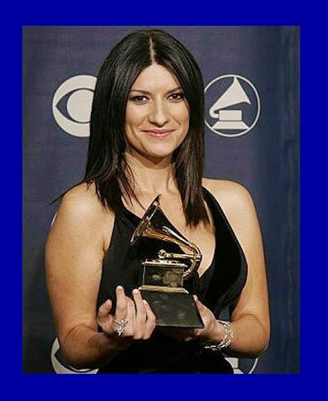 Accadde oggi - 8 Febbraio 2006 – Laura Pausini riceve il Grammy Award.