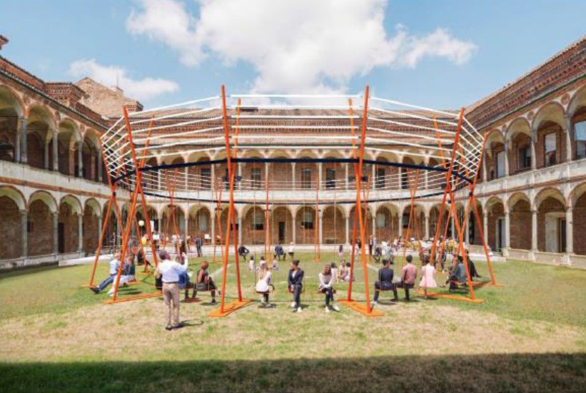FuoriSalone 2023: Amazon, in collaborazione con Stefano Boeri Interiors, partecipa alla mostra-evento Interni Design Re-Evolution.