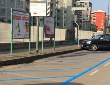 Sesto - PROSEGUE LA RACCOLTA FIRME SULLE STRISCE BLU