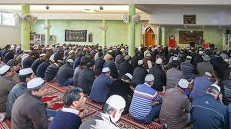 Cinisello - La moschea è abusiva va chiusa e smantellata