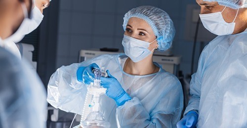 Vaccinazioni Covid, Lombardia: sì a integrazione contratto infermieri e Oss