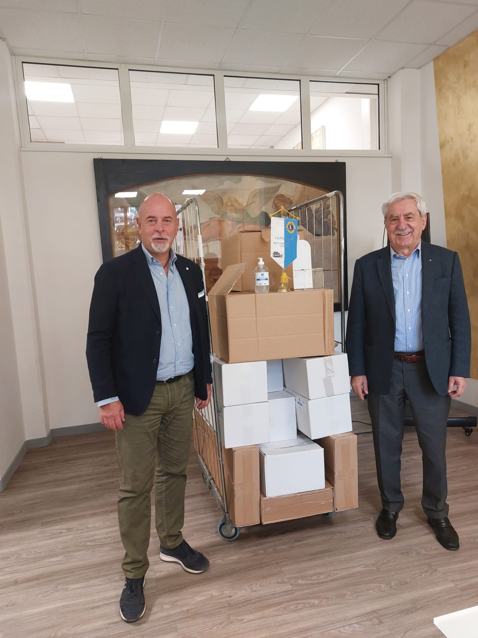 Sesto - CENTRO LA PELUCCA - RICEVE DONAZIONE DAI LIONS CLUB