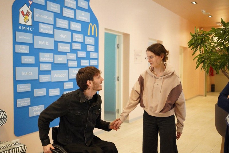 Manuel Bortuzzo ospite alla Family Room di Milano  di Fondazione per l’Infanzia Ronald McDonald