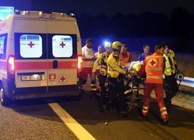 Cologno - Automibile si ribalta in tangenziale Est.