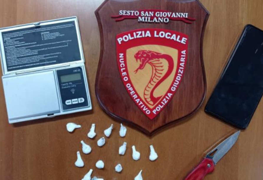 Sesto - Spacciatore 24enne, arrestato dalla Polizia locale mentre spacciava cocaina