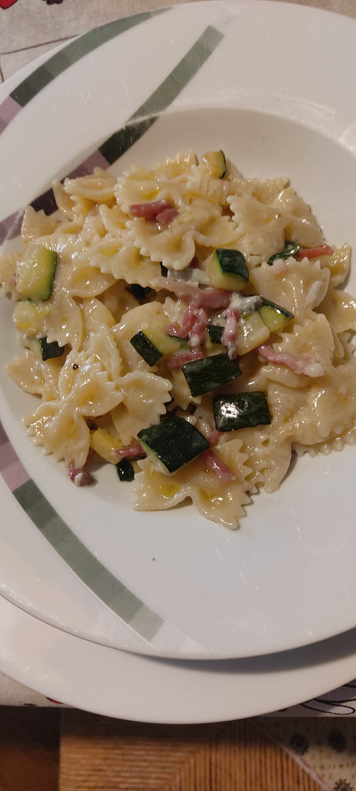 IN CUCINA CON ARSELIO: Farfalle speck zucchine e pecorino