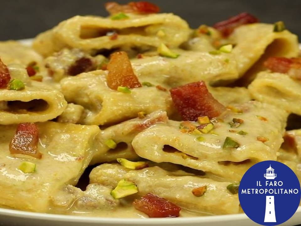 PACCHERI ALLA CREMA DI BURRATA E PISTACCHI CON GUANCIALE CROCCANTE-23 MAGGIO 2021