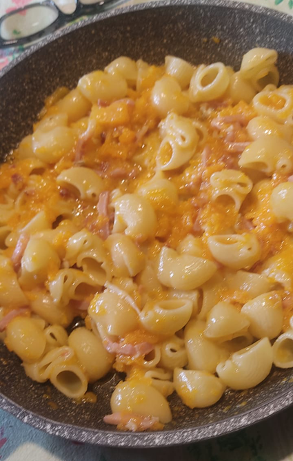 IN CUCINA CON ARSELIO: Pasta con speck zucca e gorgonzola