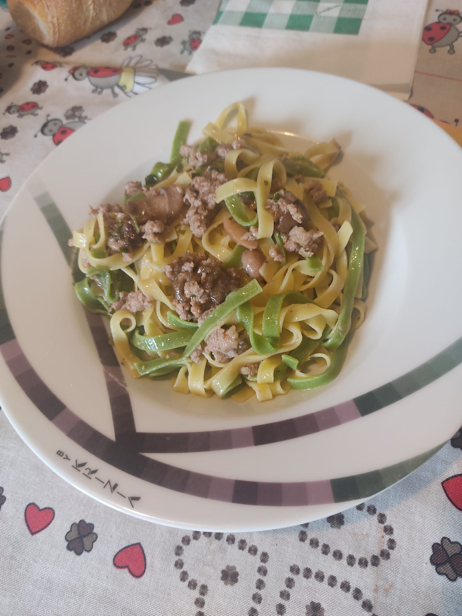 IN CUCINA CON ARSELIO -  Ricetta:  Paglia e Fieno con salsiccia e Funghi x 2