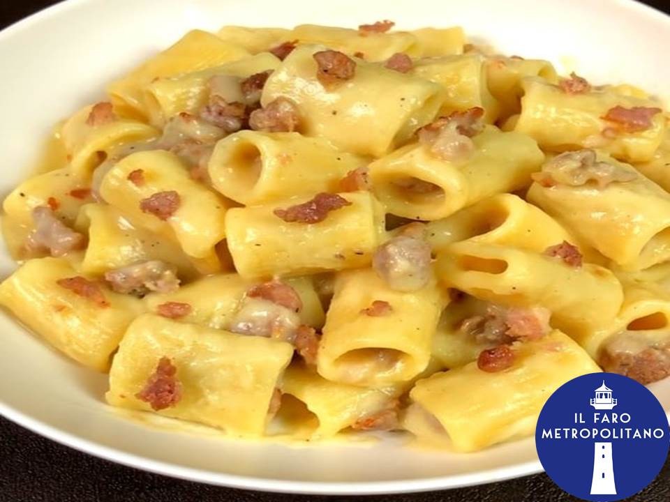 Mezzemaniche con crema di patate e salsiccia - 3 Dicembre 2019