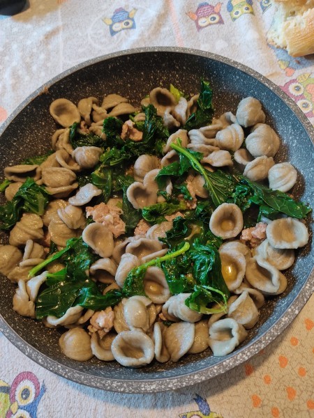 Orecchiette di grano arso con cima di rapa e salsiccia