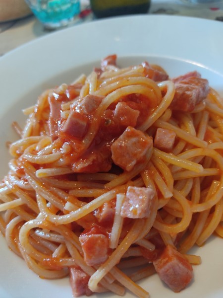 IN CUCINA CON ARSELIO: Spaghetti al ragù di tonno fresco