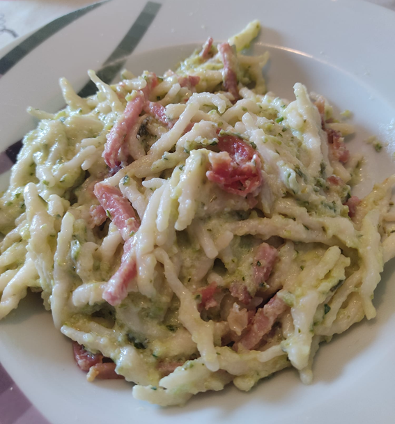 IN CUCINA CON ARSELIO: Trofie con crema di zucchine e speck