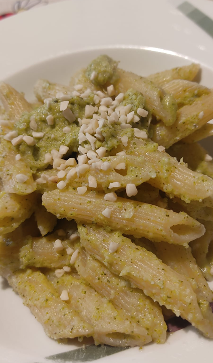 IN CUCINA CON ARSELIO: Penne con pesto di broccolo, mandorle e pecorino