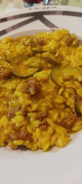 IN CUCINA CON ARSELIO: Risotto con salsiccia zucchine e zafferano