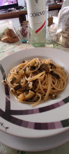 IN CUCINA CON ARSELIO: Spaghetti con zucchine olive capperi
