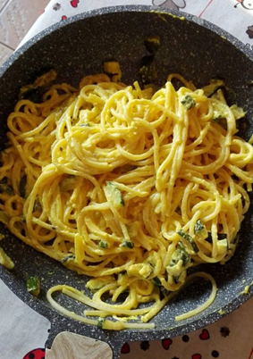 IN CUCINA CON ARSELIO: Spaghetti con zucchine robiola e zafferano