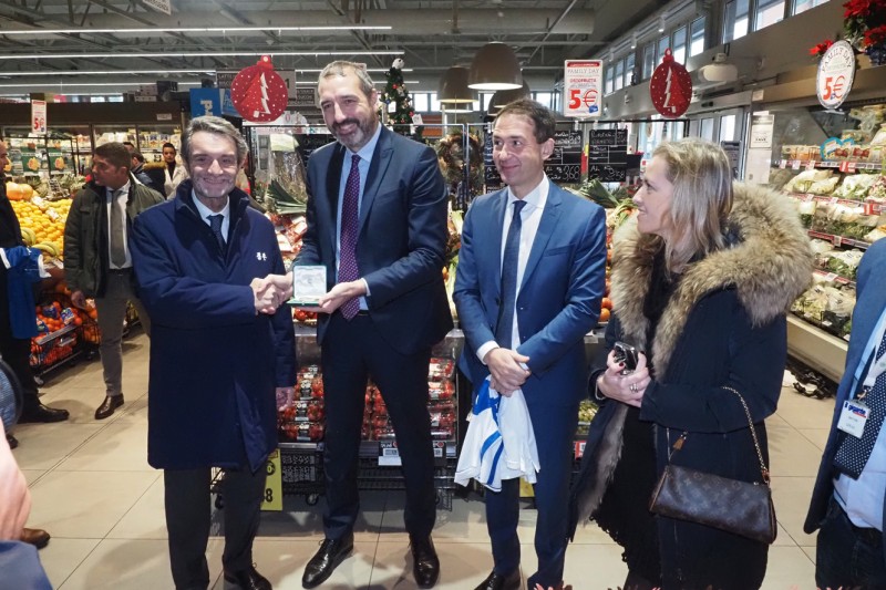 Sesto - Il Gigante con il governatore Attilio Fontana celebra i primi 50 anni dei suoi supermercati.