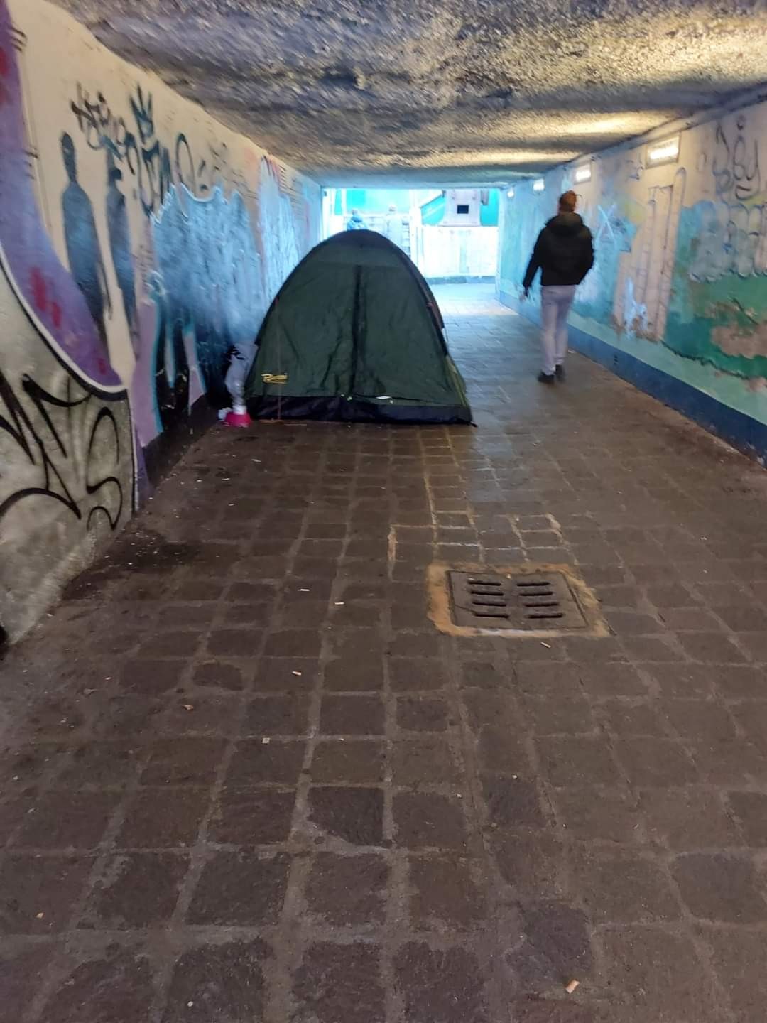 Sesto - SGOMBERATI I SOTTOPASSI DAI CAMPEGGIATORI